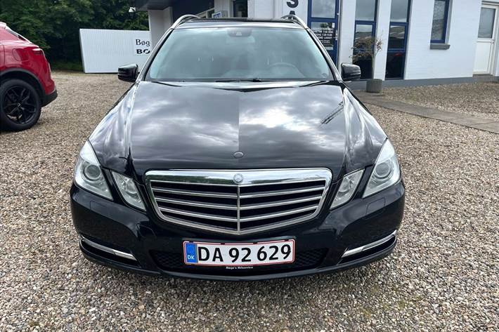 Sort Mercedes E200 fra 2013