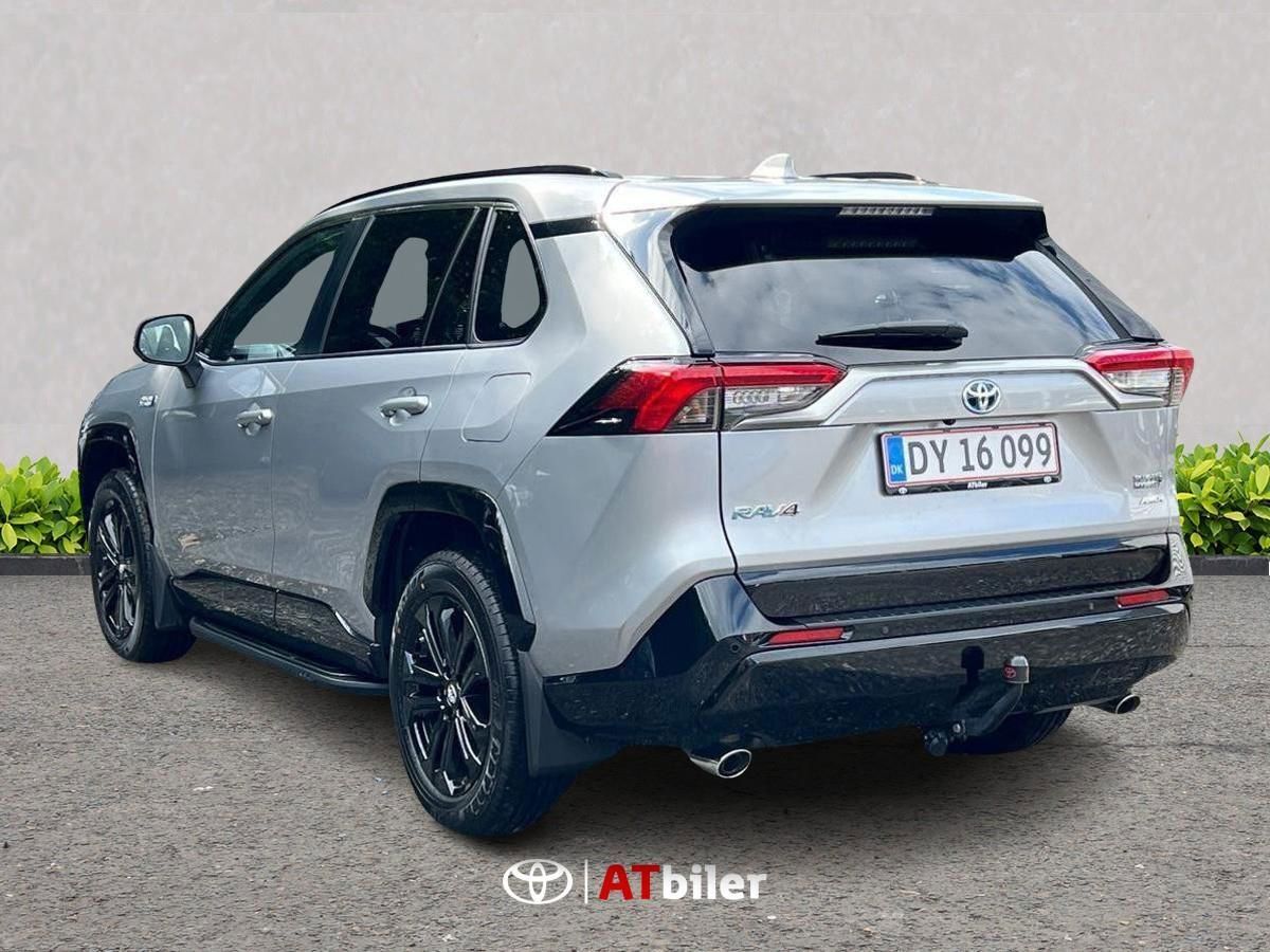 Sølv Toyota RAV4 Plug-in fra 2023