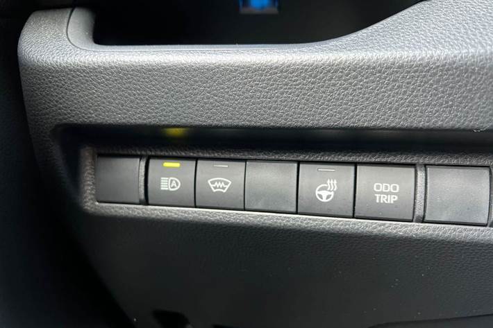 Sølv Toyota RAV4 Plug-in fra 2023