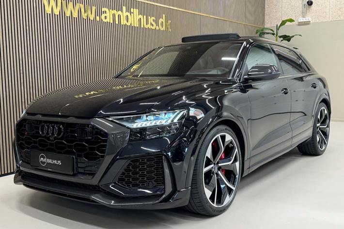 Sort Audi RS Q8 fra 2021 set udefra