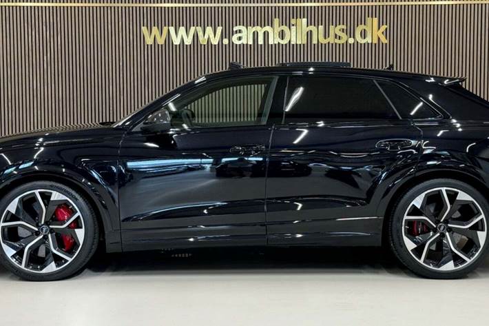 Sort Audi RS Q8 fra 2021 set udefra