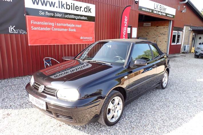 Sort VW Golf III fra 1998 set udefra