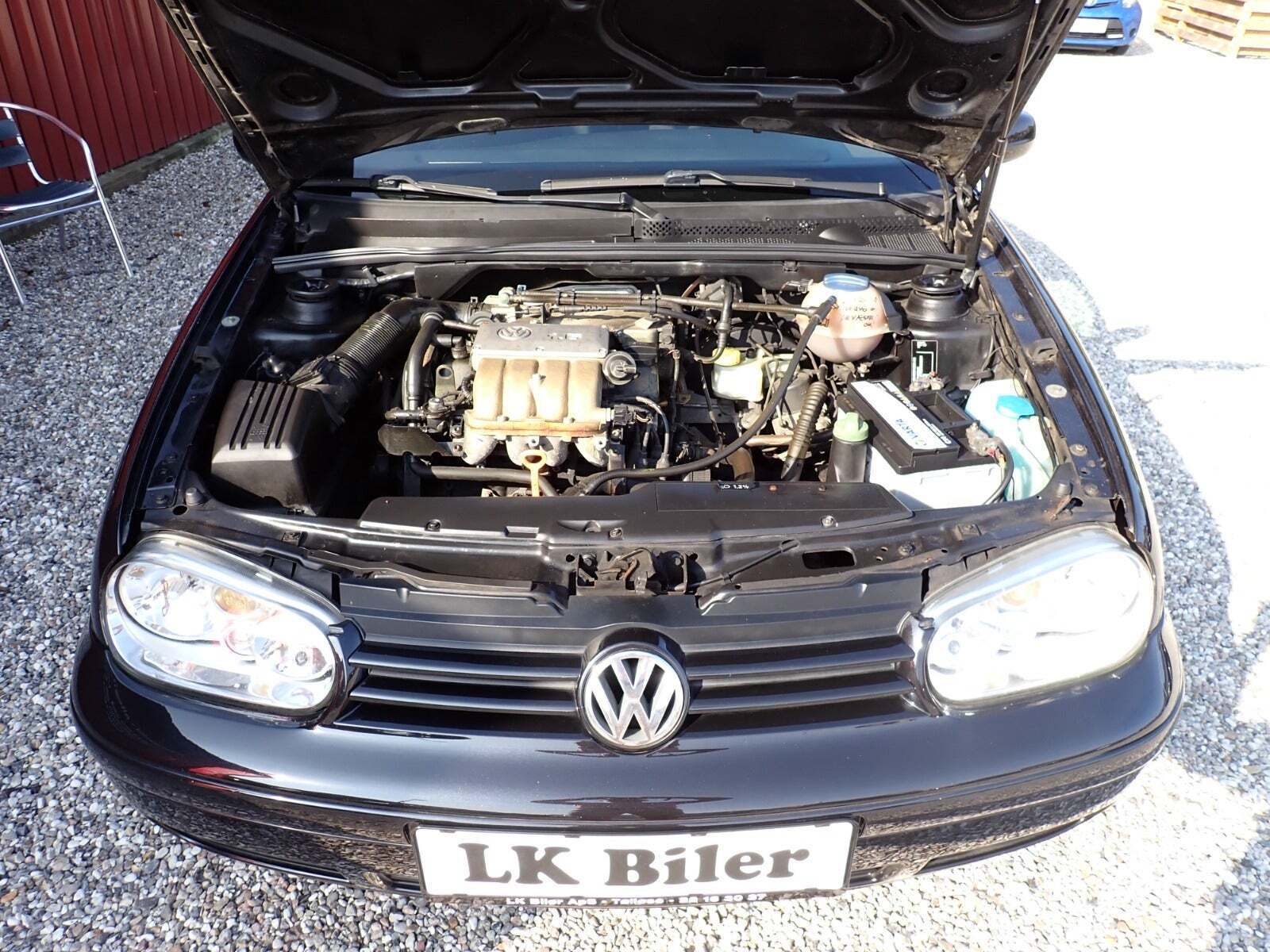 Sort VW Golf III fra 1998 set udefra