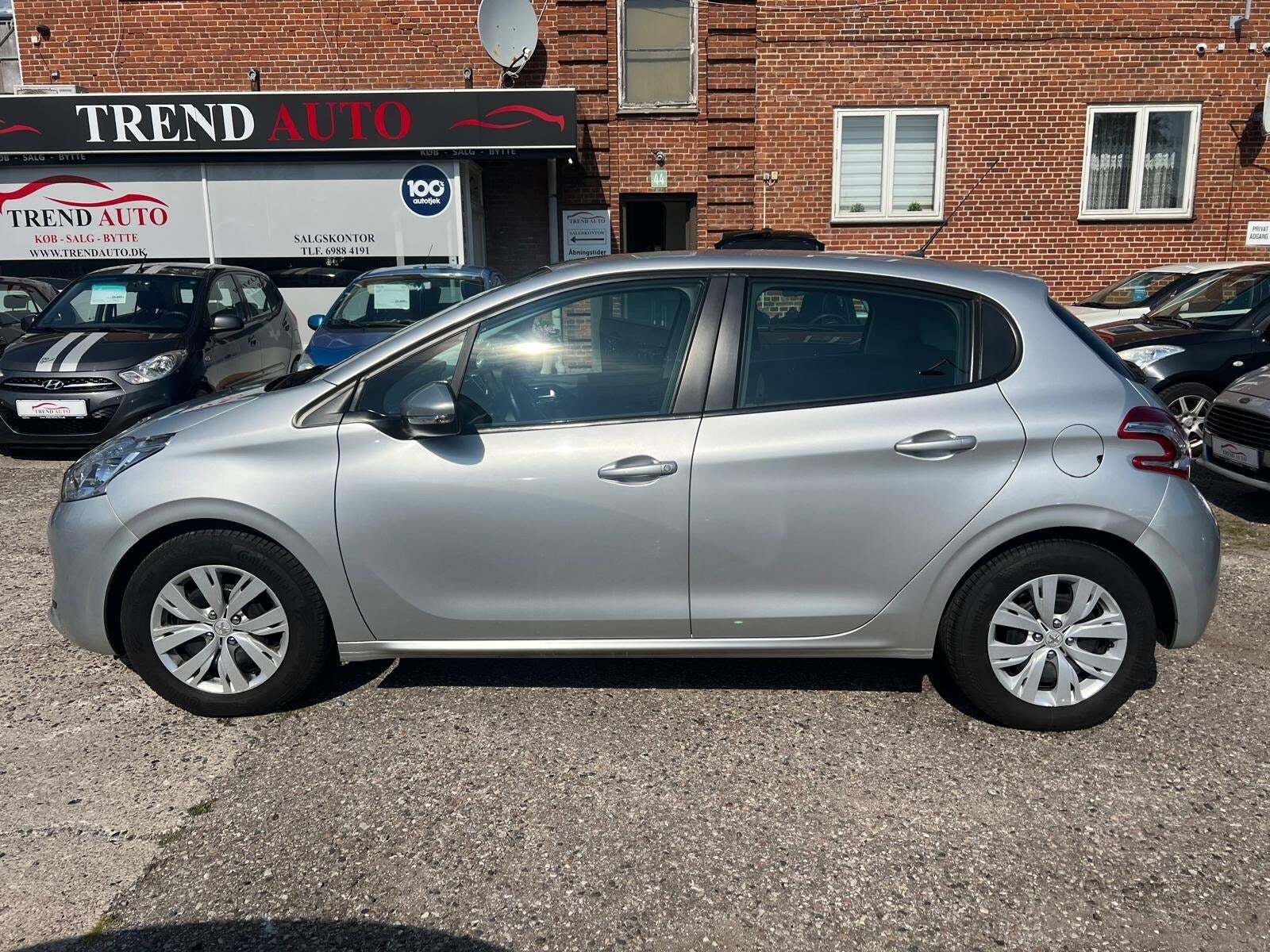 Sølv Peugeot 208 fra 2014