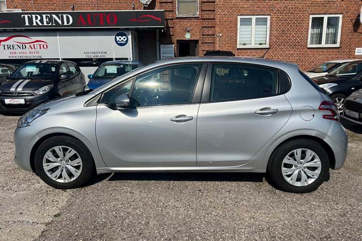 Sølv Peugeot 208 fra 2014