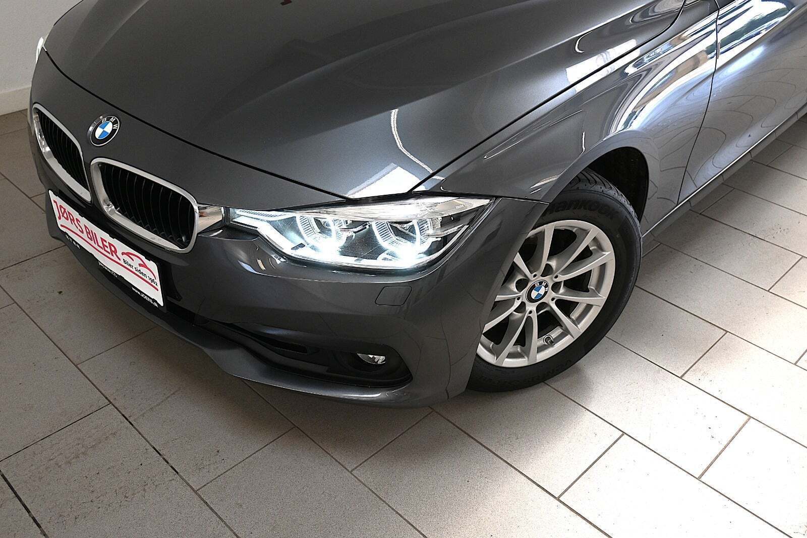 Grå BMW 320d fra 2019