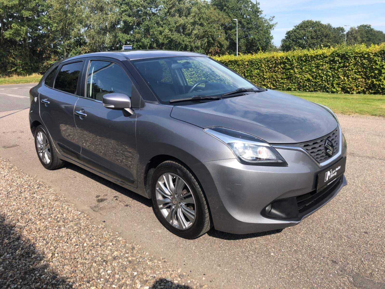 Grå Suzuki Baleno fra 2017