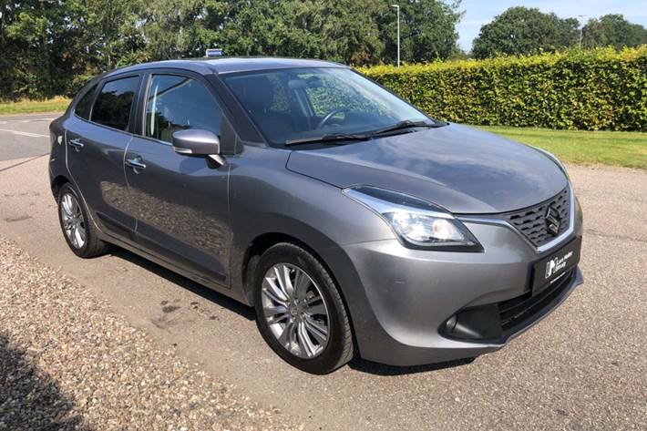 Grå Suzuki Baleno fra 2017