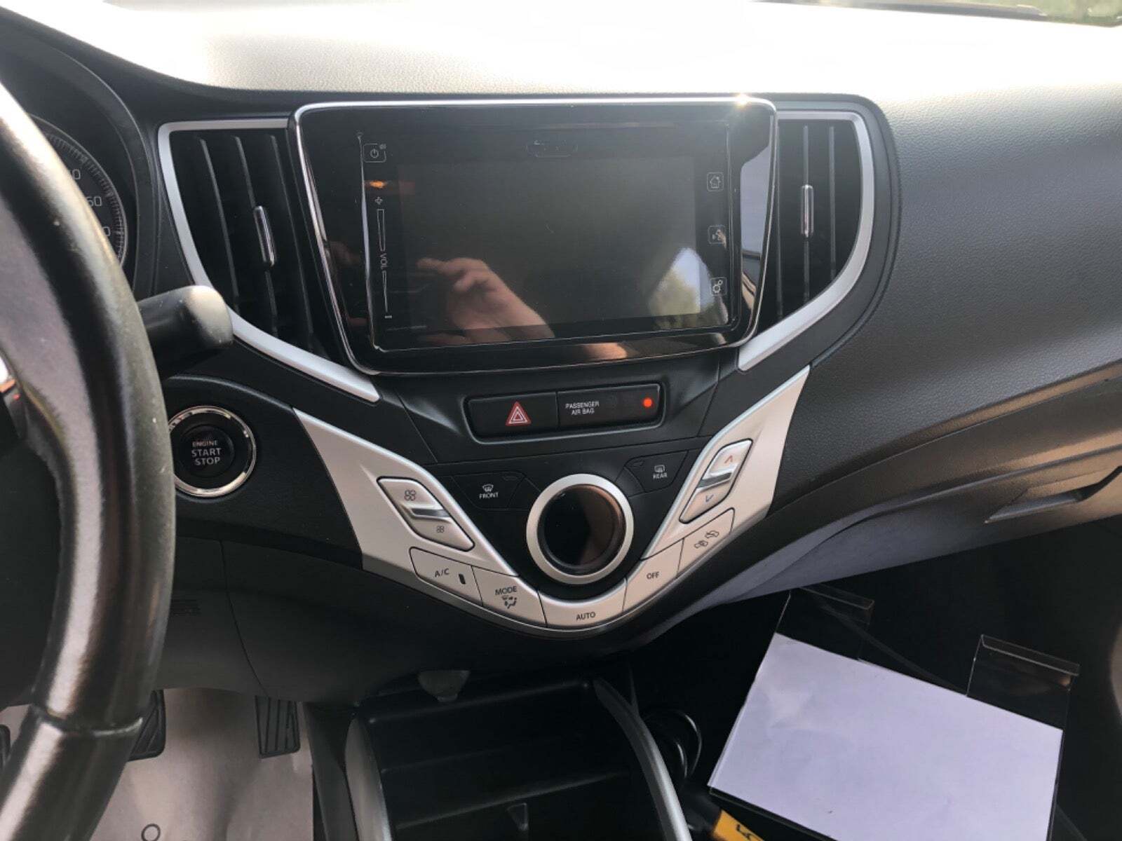 Grå Suzuki Baleno fra 2017