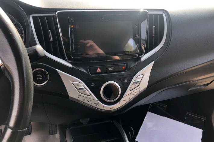 Grå Suzuki Baleno fra 2017