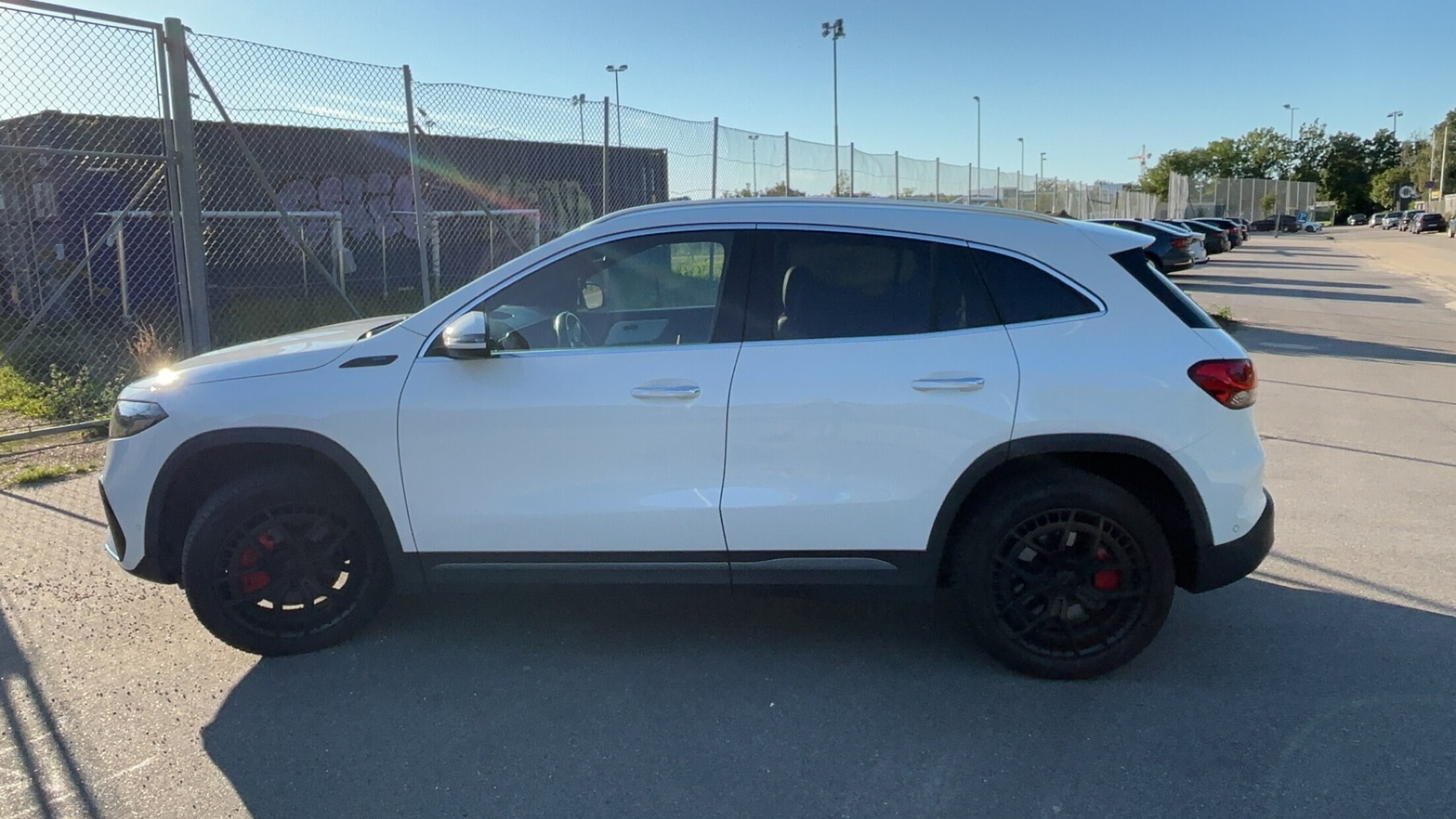 Hvid Mercedes EQA 250 fra 2021