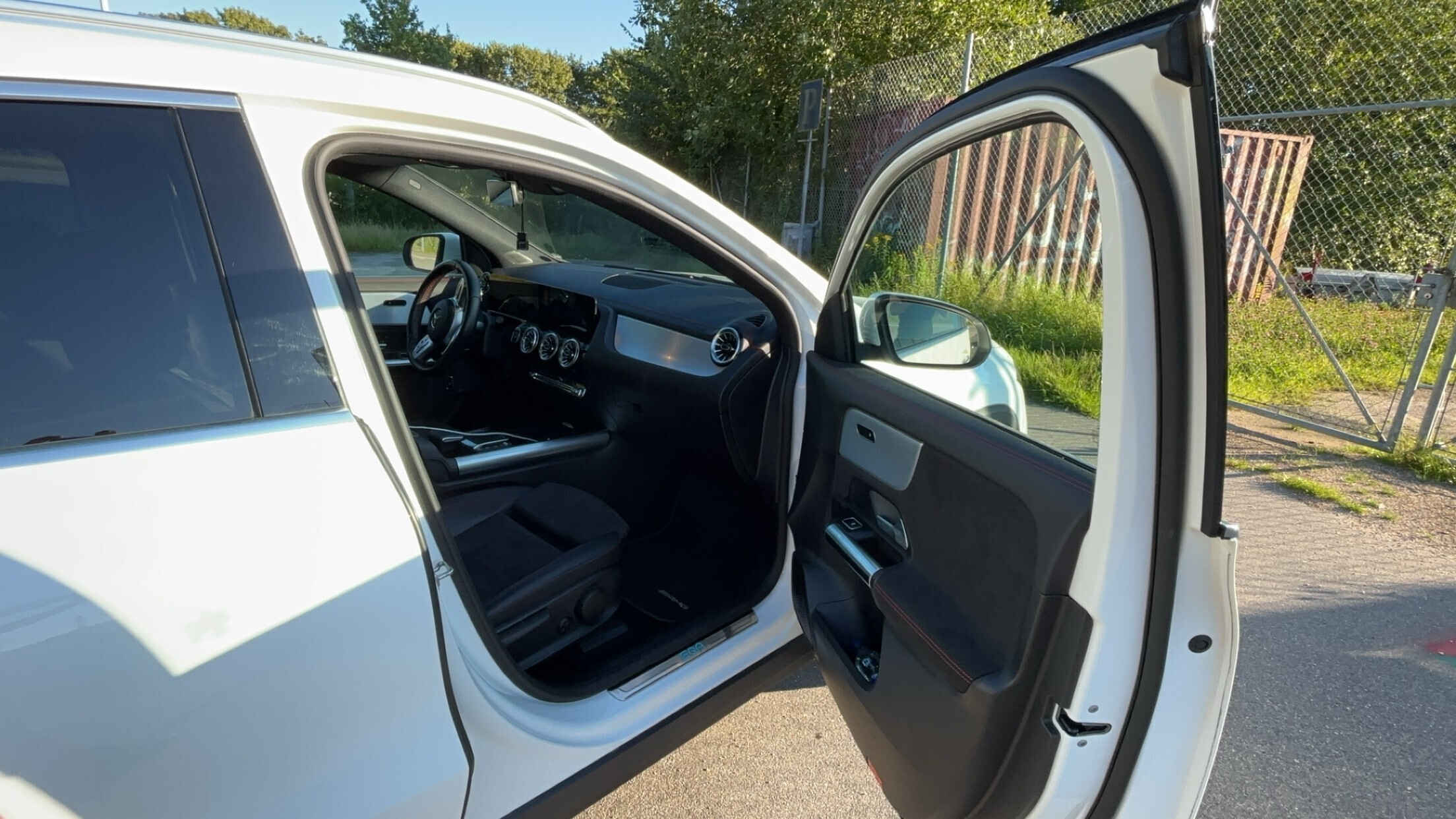 Hvid Mercedes EQA 250 fra 2021