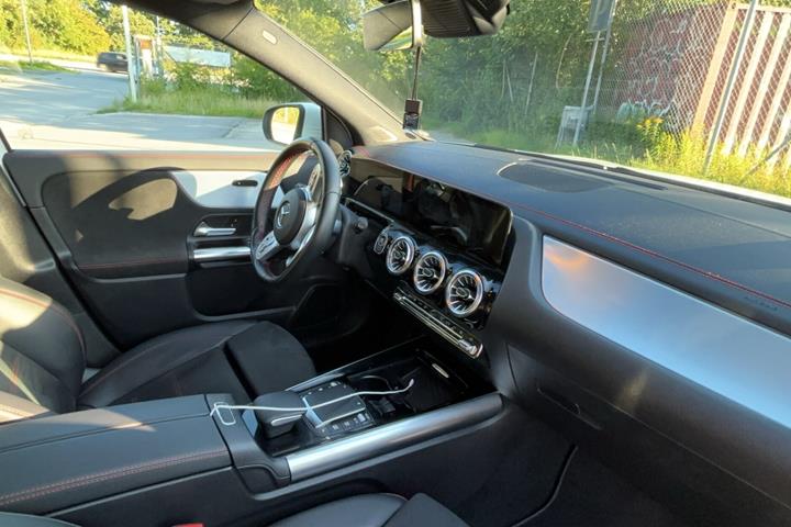Hvid Mercedes EQA 250 fra 2021