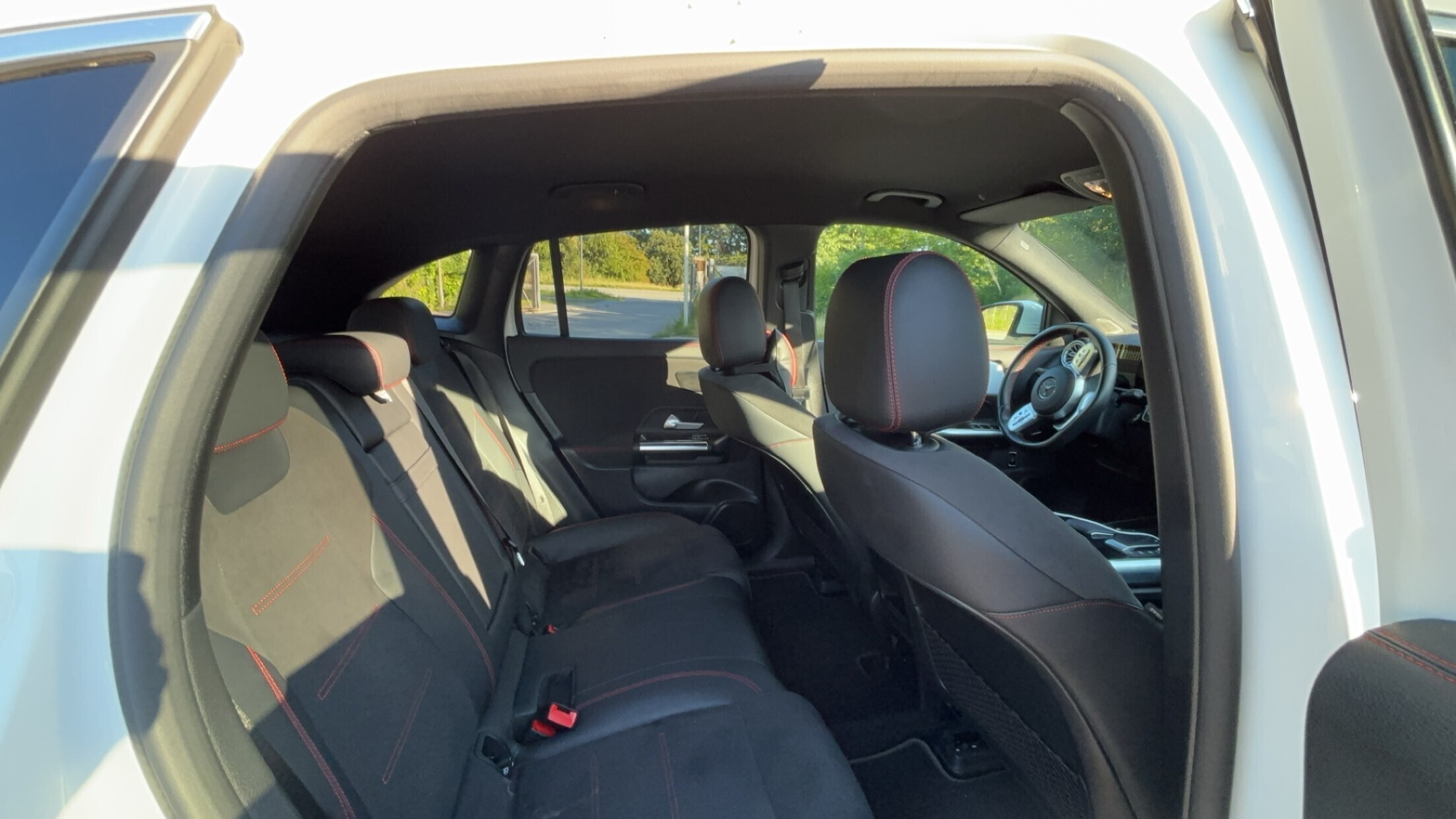 Hvid Mercedes EQA 250 fra 2021