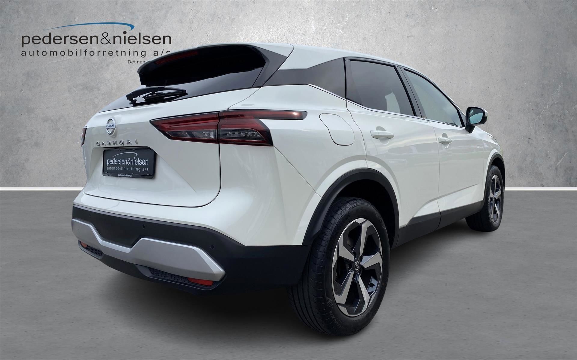 Hvid Nissan Qashqai fra 2021