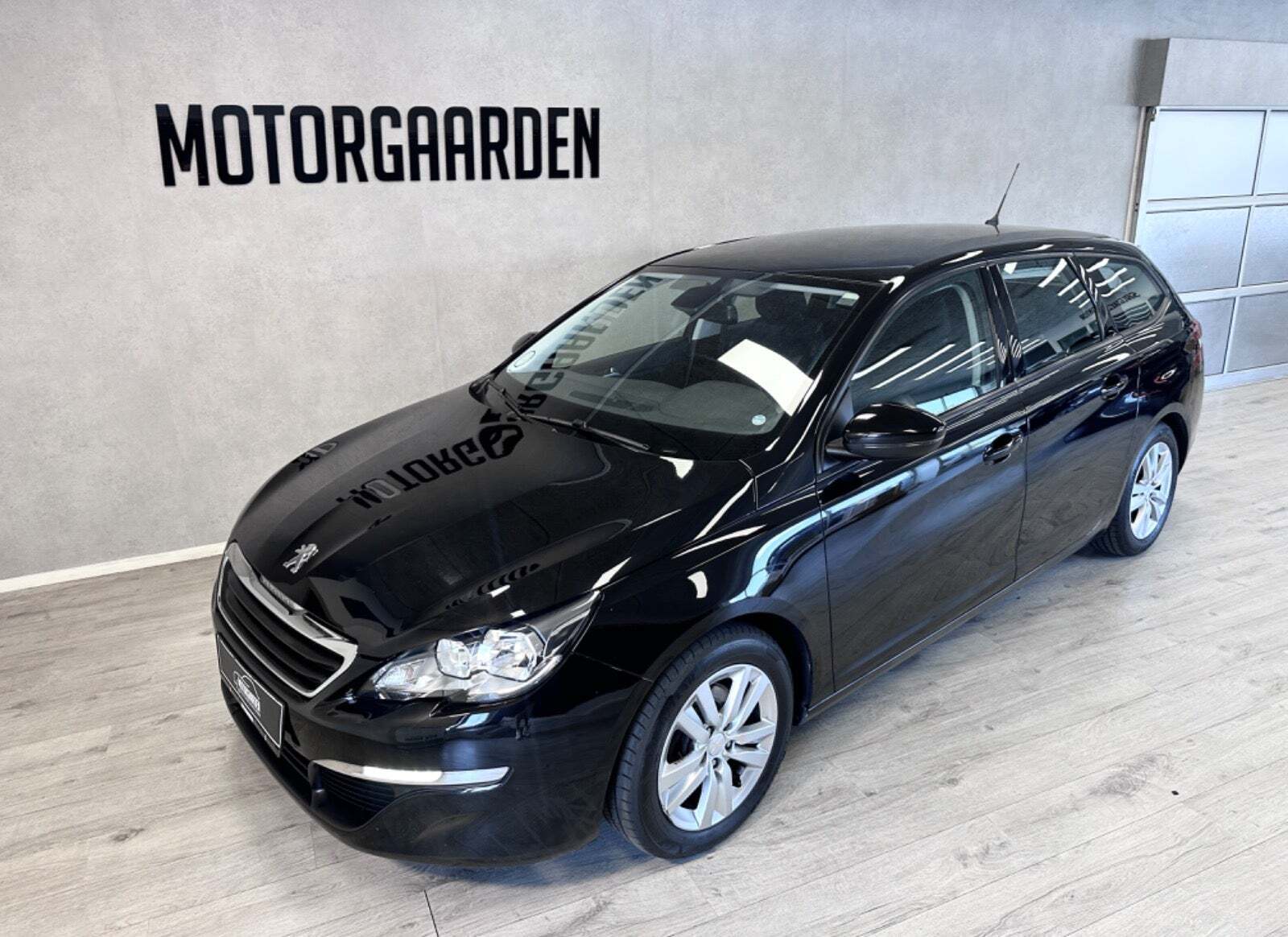 Sort Peugeot 308 fra 2015