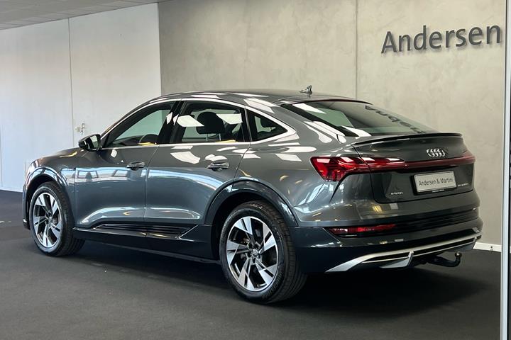 Grå Audi e-tron fra 2020 set udefra
