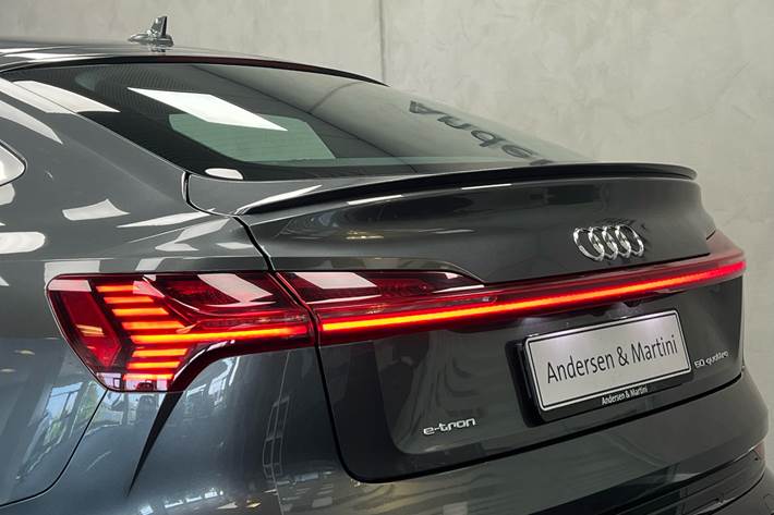 Grå Audi e-tron fra 2020