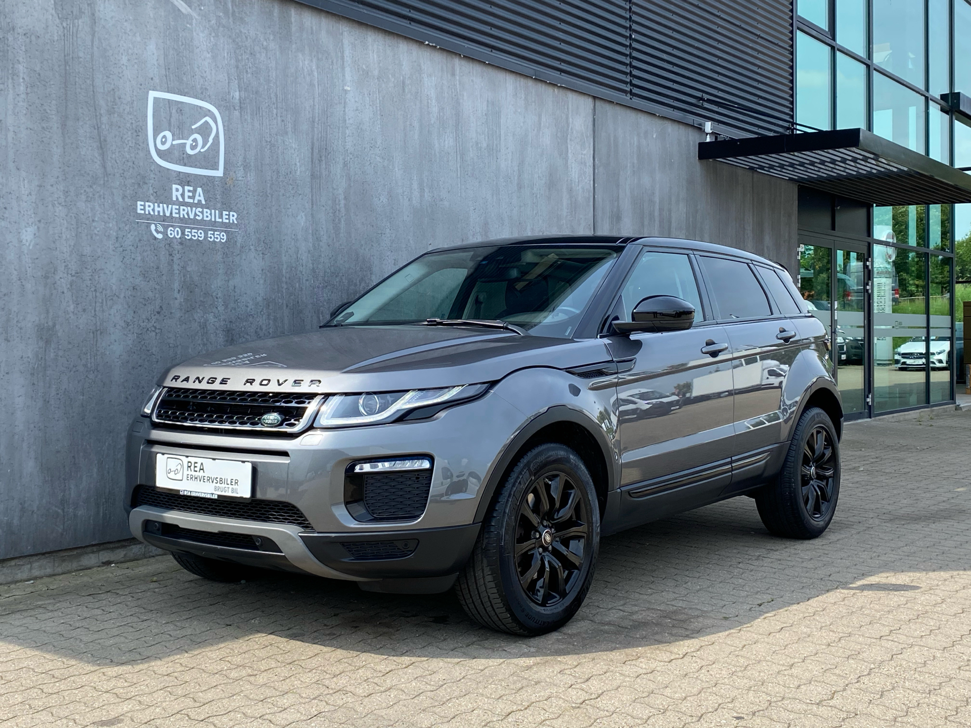 Sort Land Rover Range Rover evoque fra 2019 set udefra