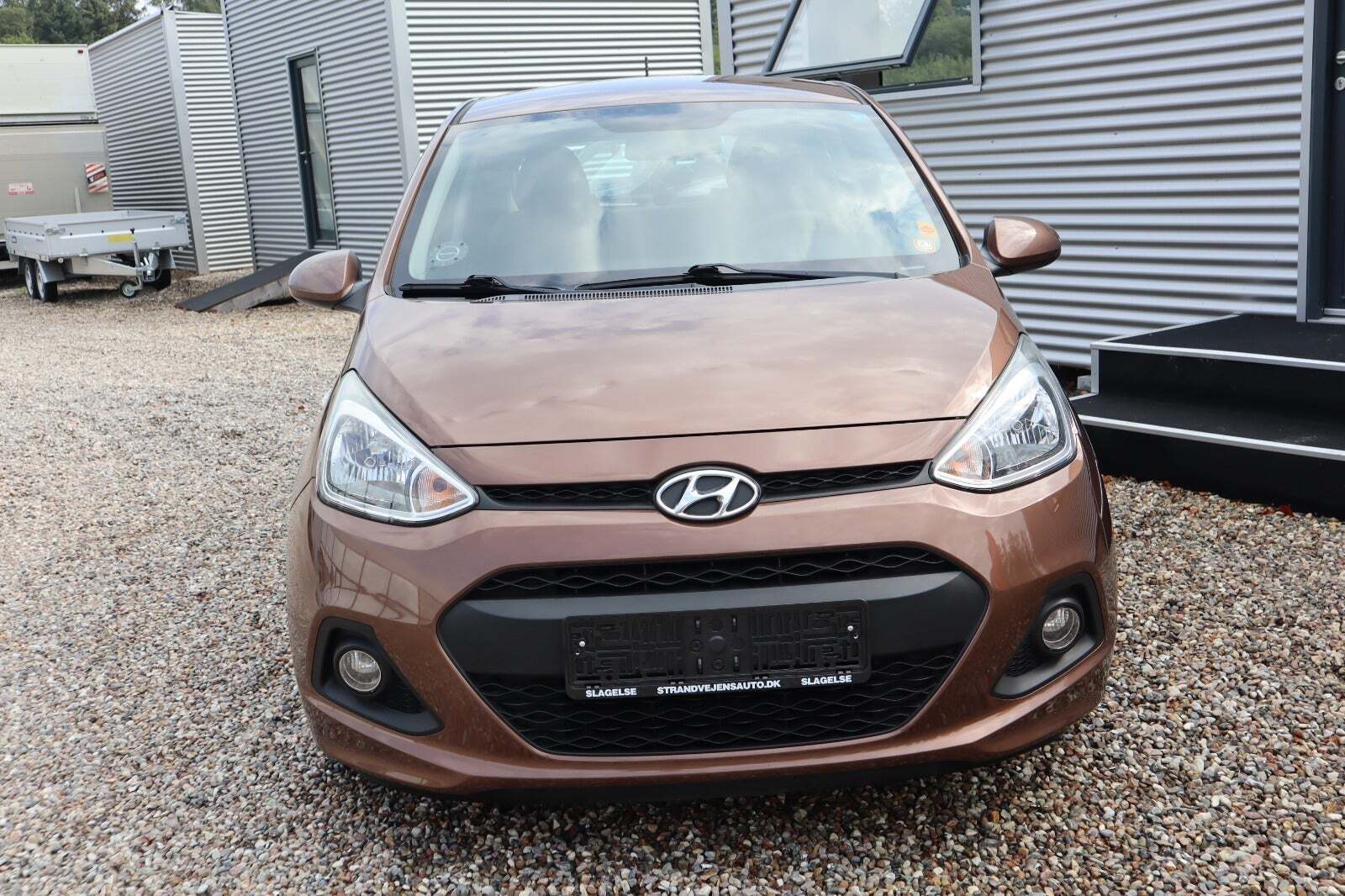 Brun Hyundai i10 fra 2016