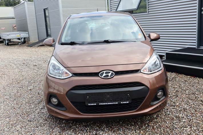 Brun Hyundai i10 fra 2016