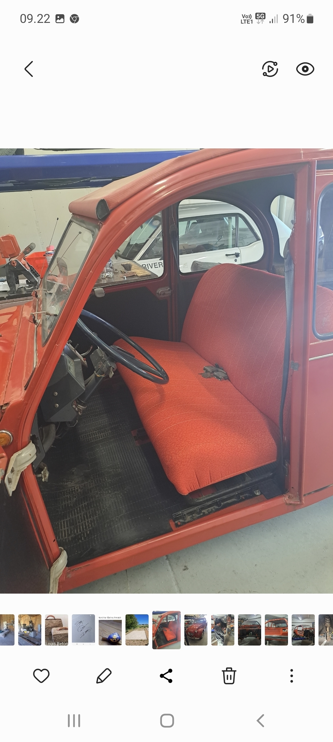 Rød Citroën 2CV fra 1974