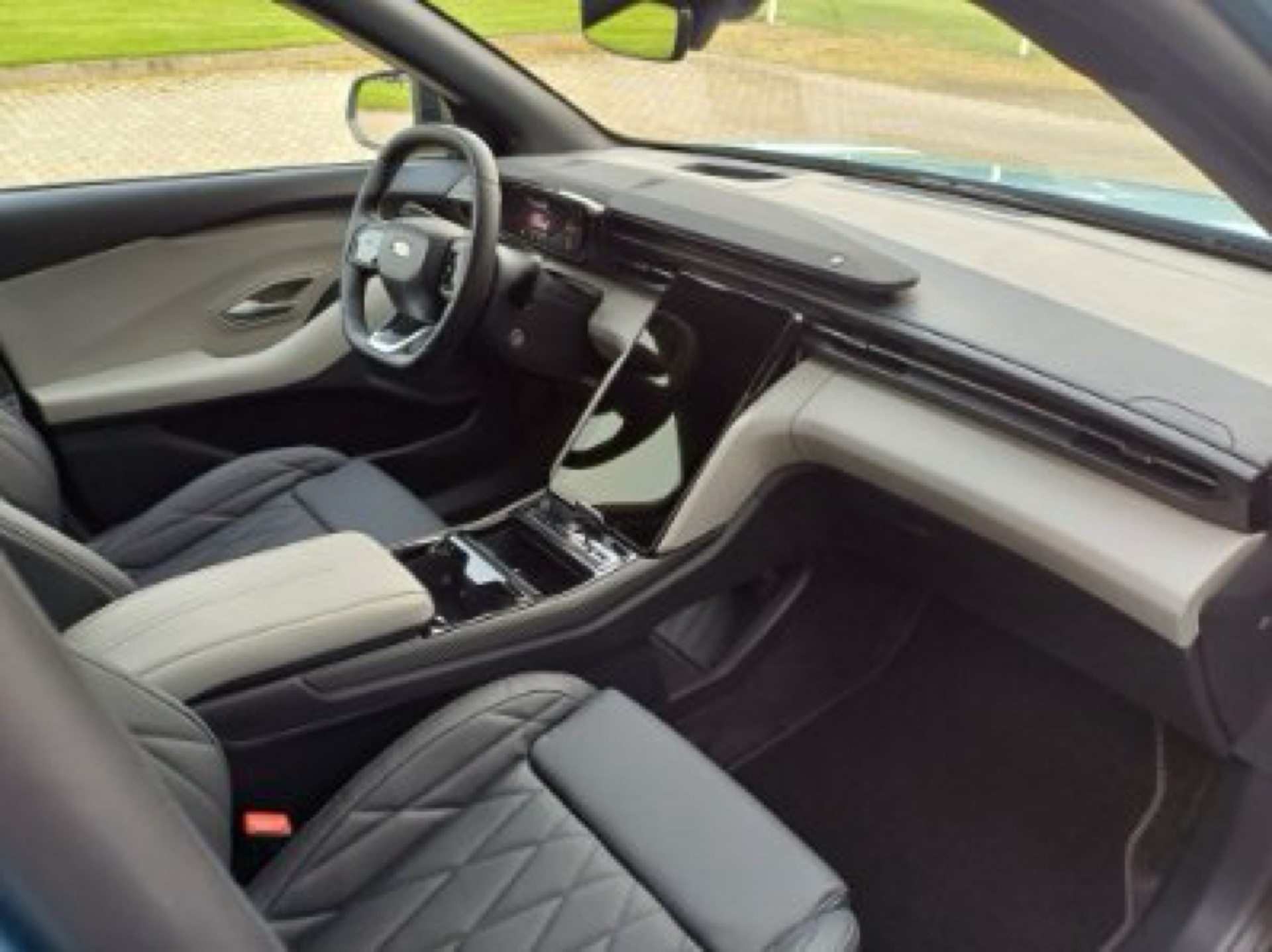 Blå Ford Explorer fra 2024