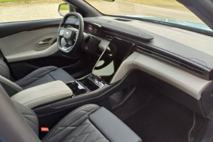 Blå Ford Explorer fra 2024