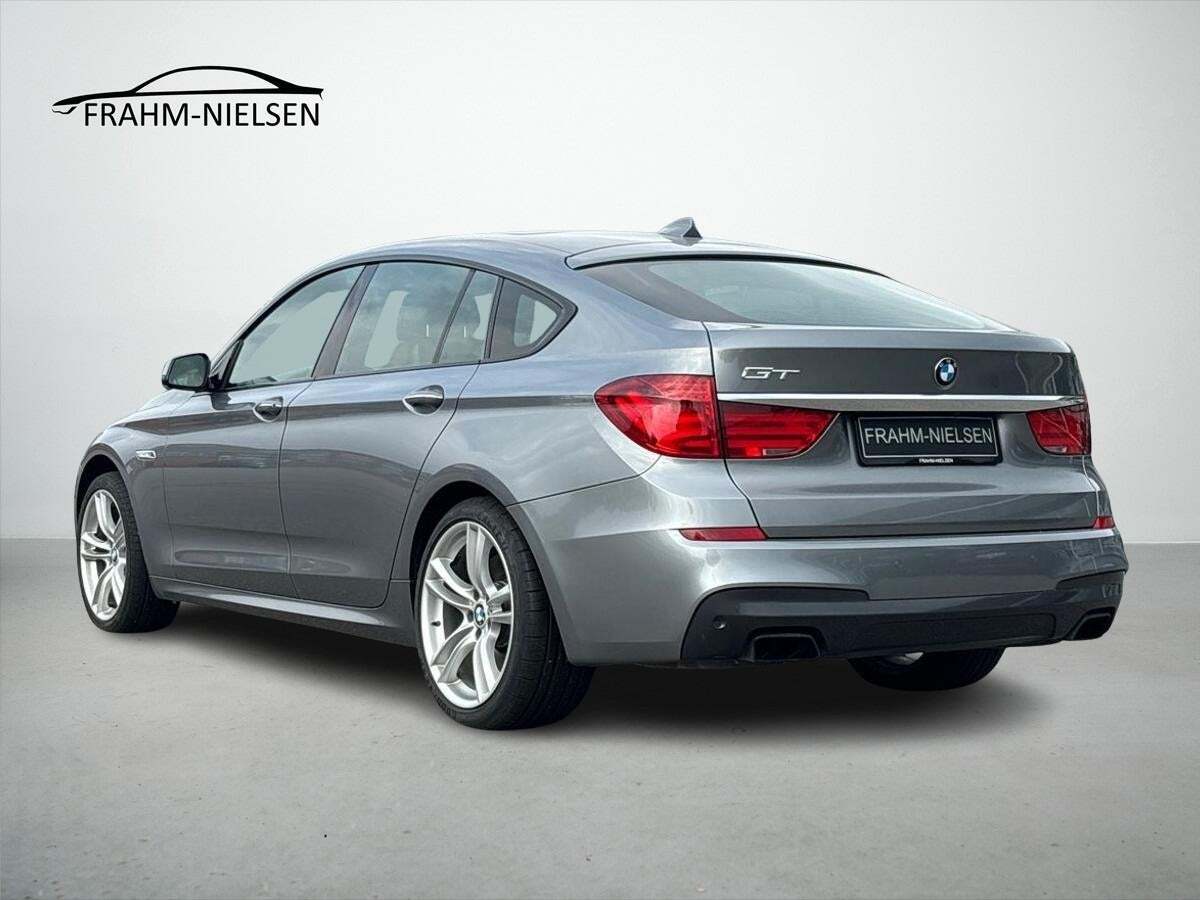 undefined BMW 550i fra 2012 set udefra