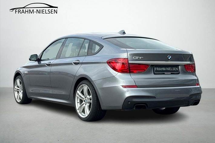 undefined BMW 550i fra 2012 set udefra