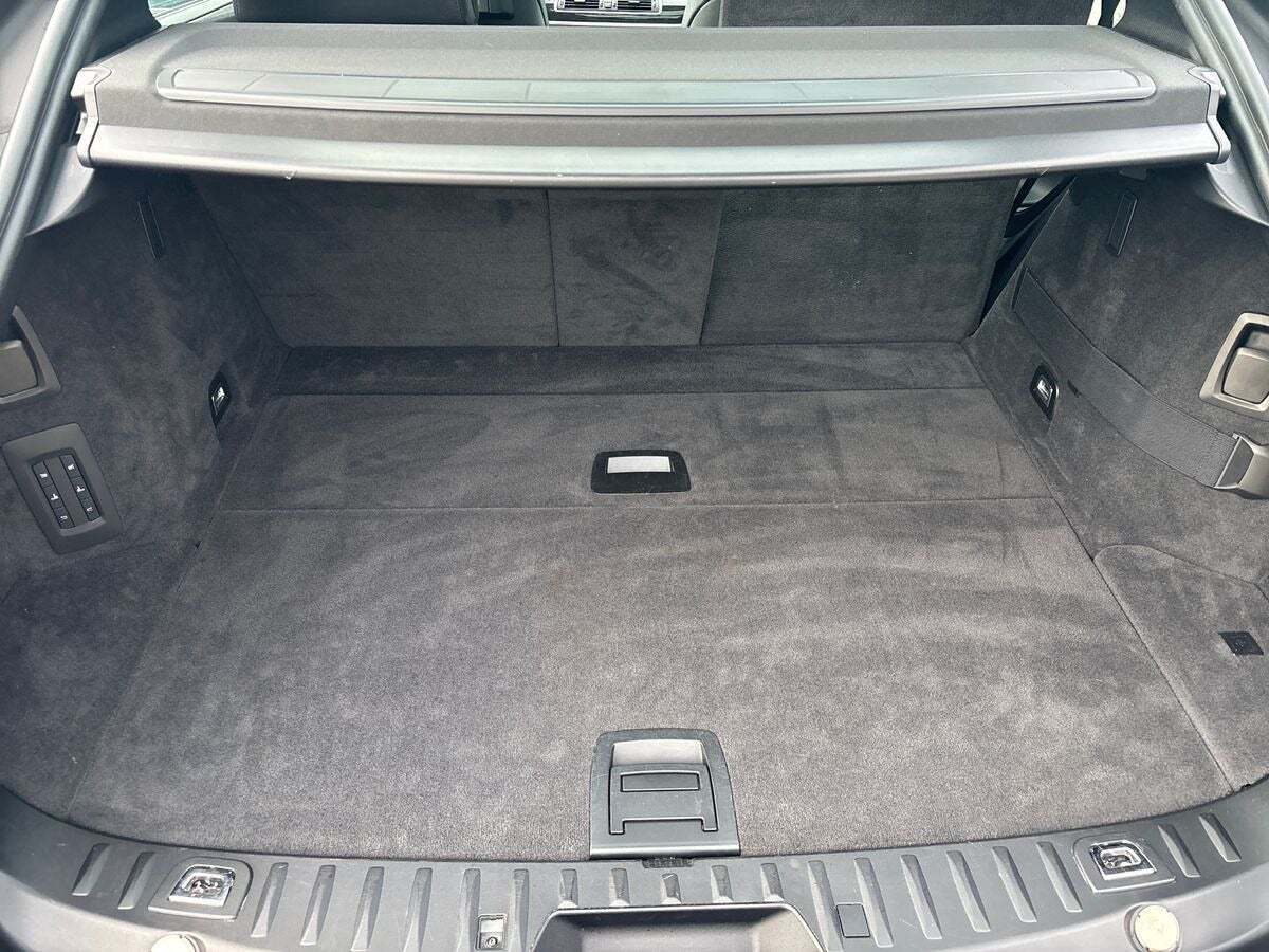 undefined BMW 550i fra 2012 set indefra