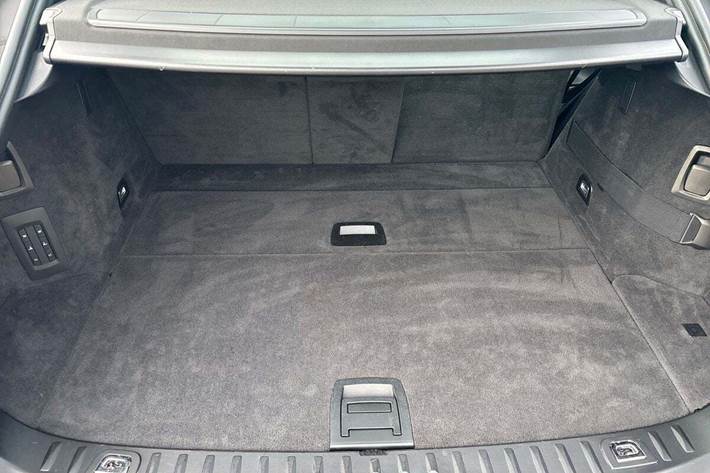 undefined BMW 550i fra 2012 set indefra