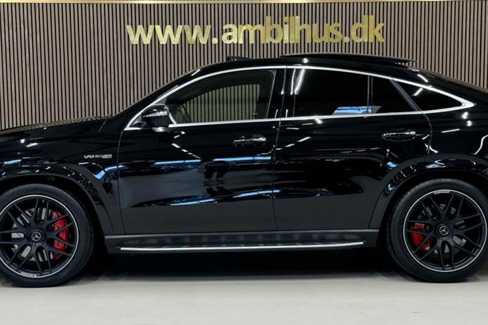 Sort Mercedes GLE63 fra 2021 set udefra