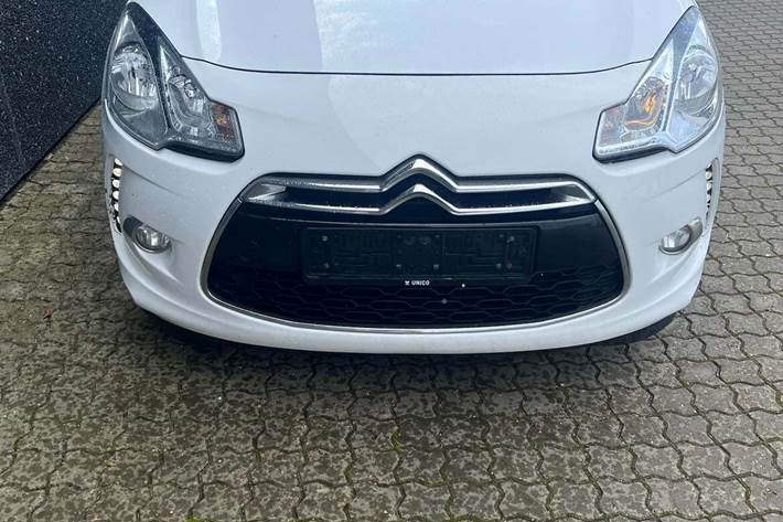 Hvid Citroën DS3 fra 2011 set udefra