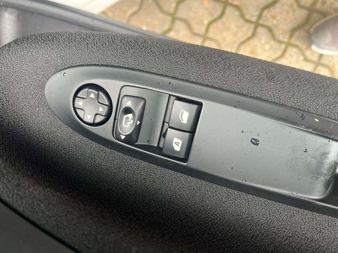 Hvid Citroën DS3 fra 2011 set indefra