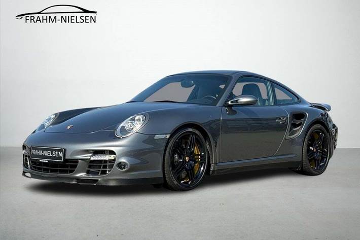 Gul Porsche 911 Turbo fra 2007 set udefra