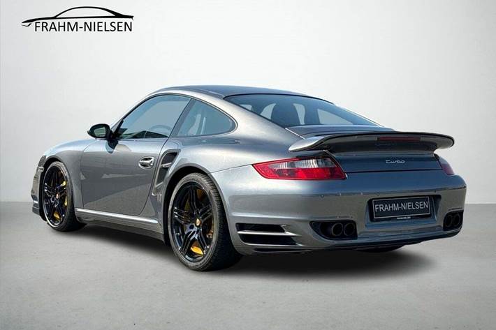 Gul Porsche 911 Turbo fra 2007