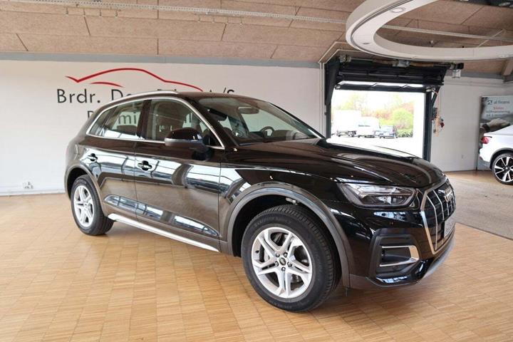 Sort Audi Q5 fra 2023 set udefra