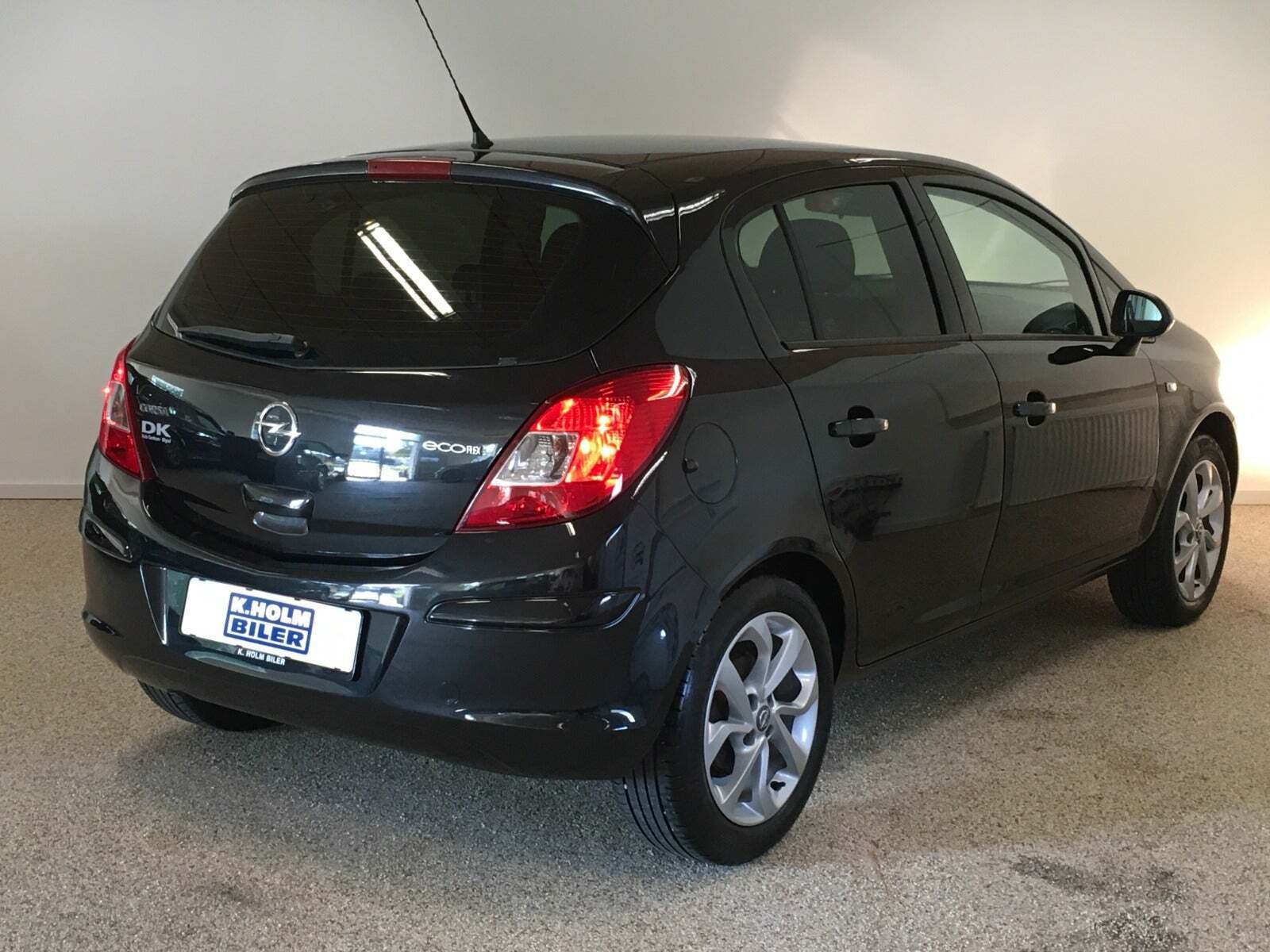 Sort Opel Corsa fra 2014
