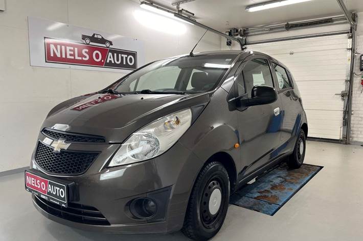 Bronze Chevrolet Spark fra 2012 set udefra