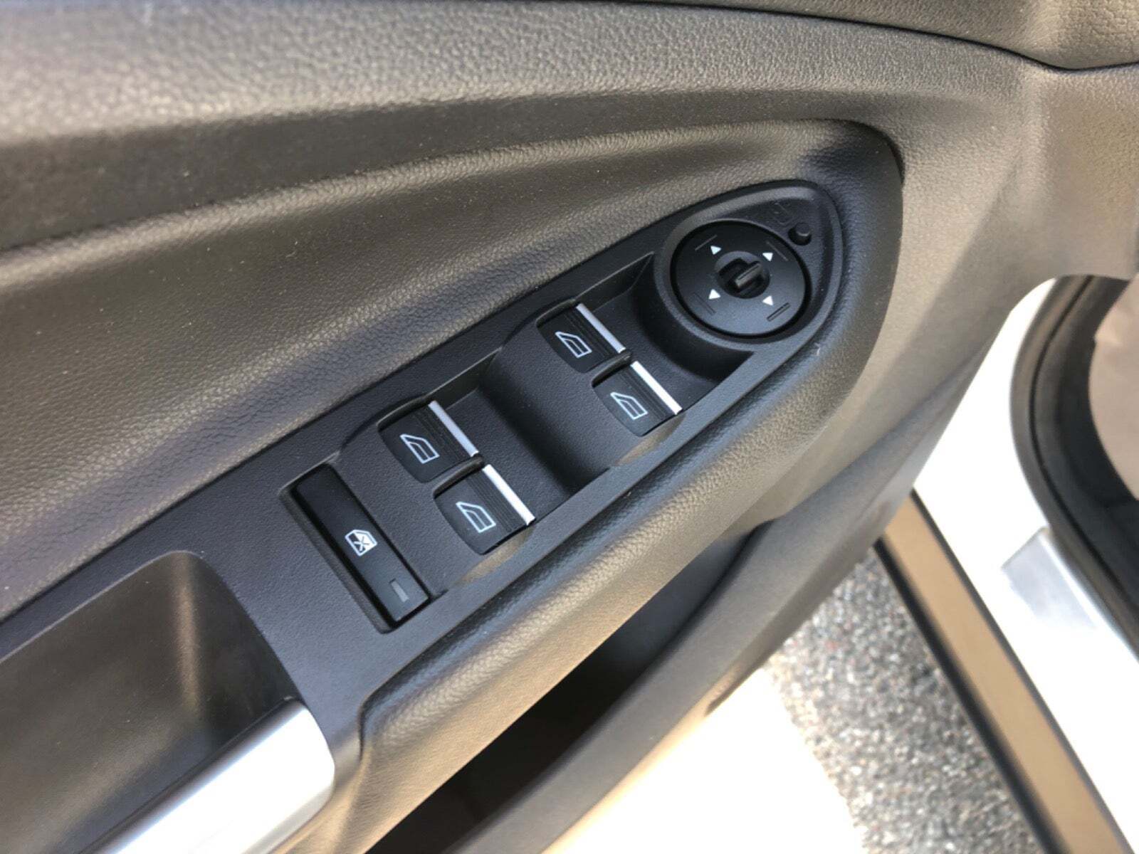 Hvid Ford Kuga fra 2016