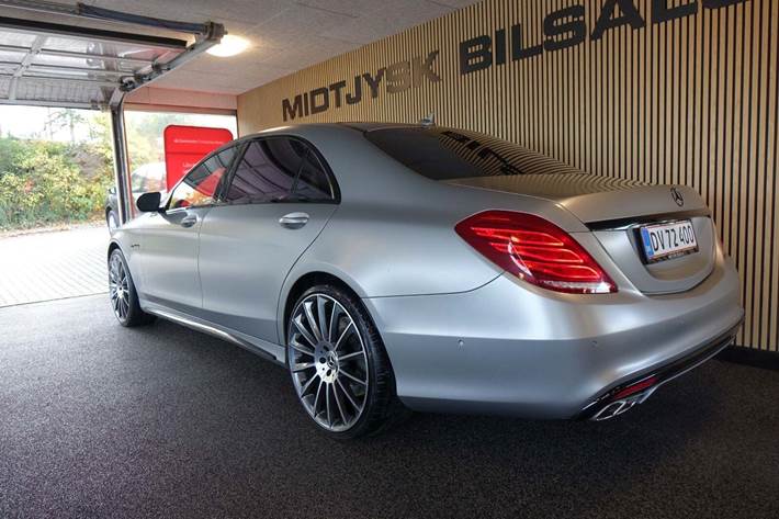 Grå Mercedes S500 fra 2016