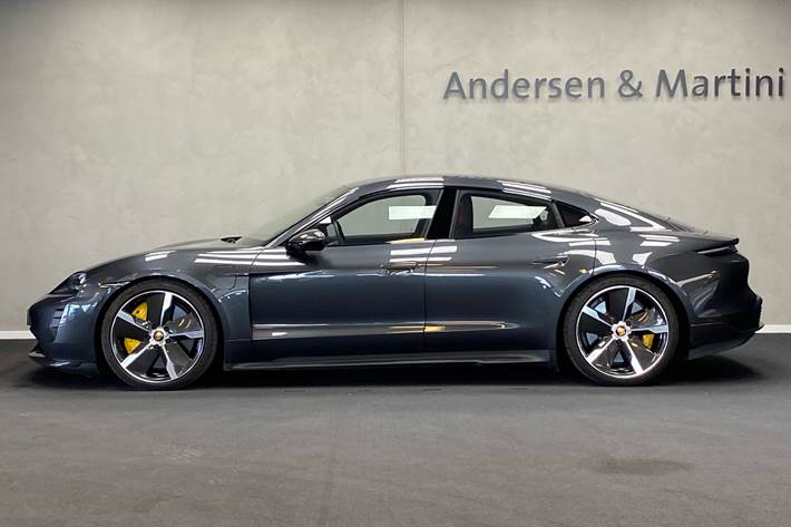Grå Porsche Taycan fra 2020