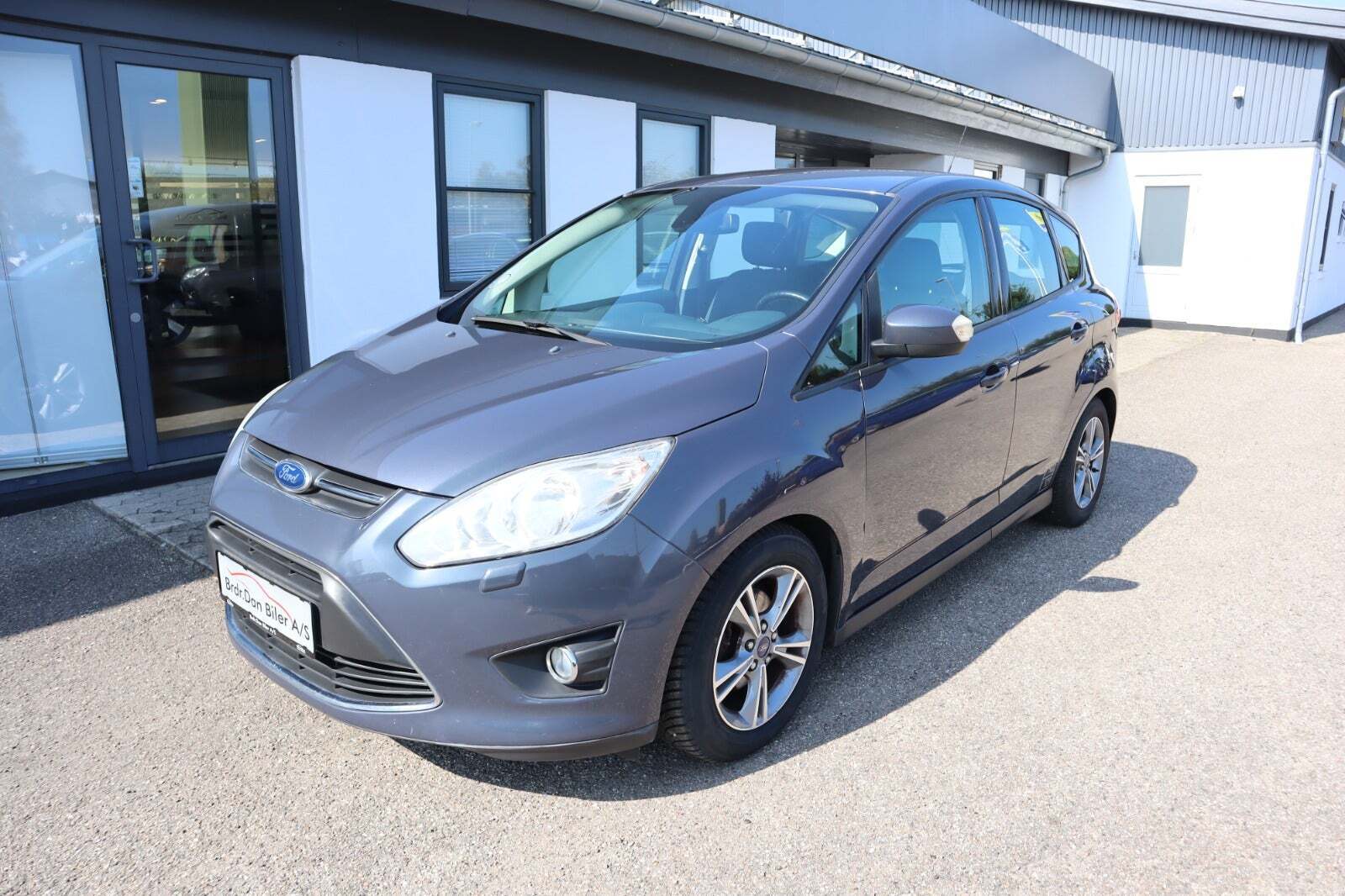 Grå Ford C-MAX fra 2014