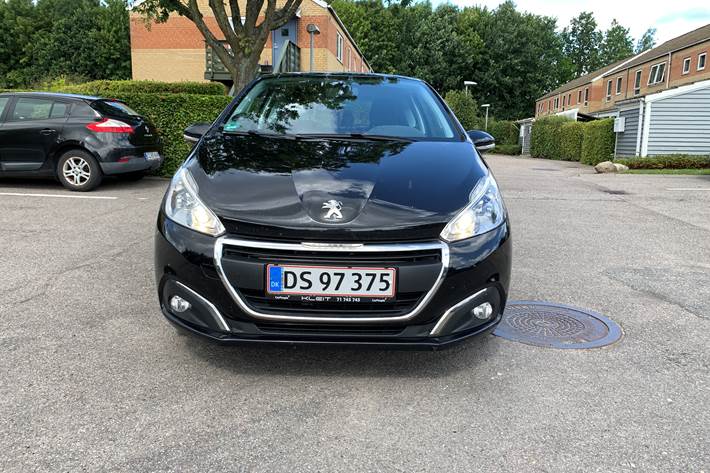 Sort Peugeot 208 fra 2017