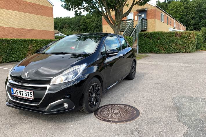 Sort Peugeot 208 fra 2017