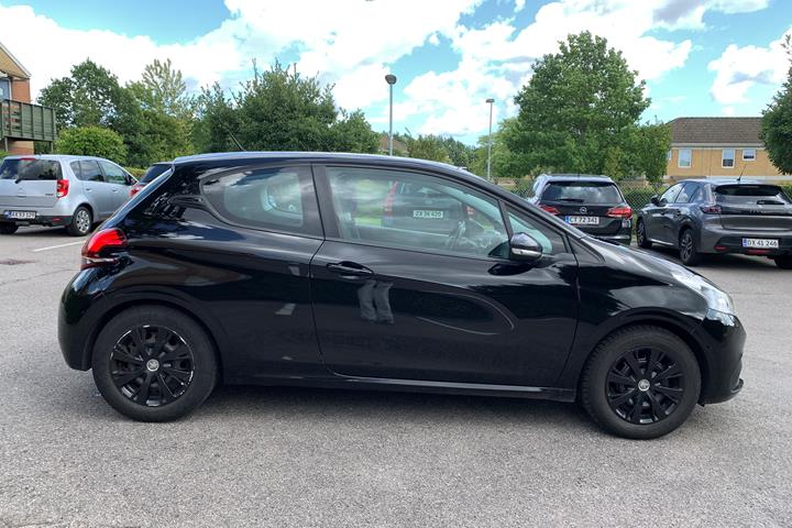 Sort Peugeot 208 fra 2017