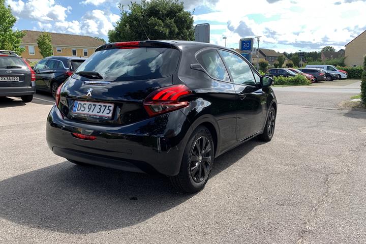 Sort Peugeot 208 fra 2017