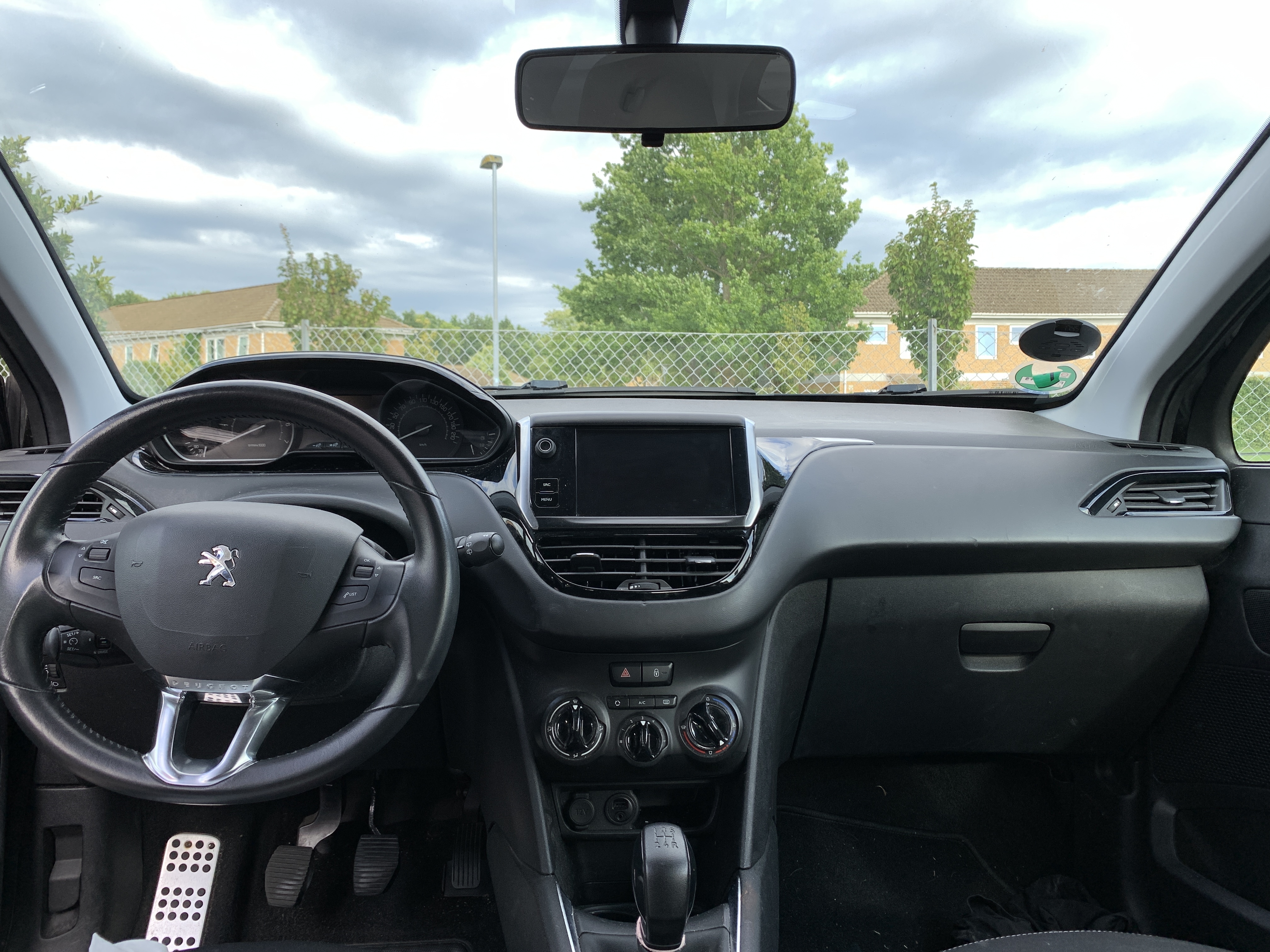 Sort Peugeot 208 fra 2017