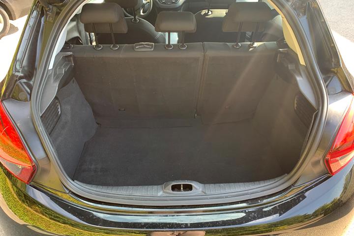 Sort Peugeot 208 fra 2017